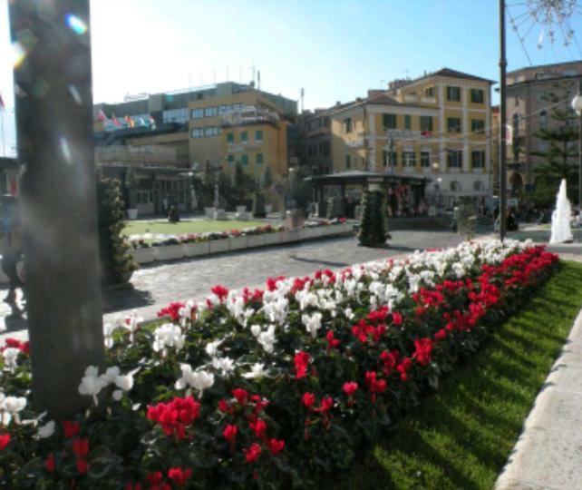 Les Chambres De La Place Sanremo Exterior foto